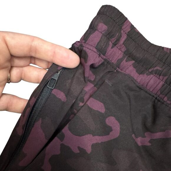 NWOT Lululemon Pace Breaker Short 9” Lined Size M Incognito Camo Red Black Gym - Picture 8 of 12
